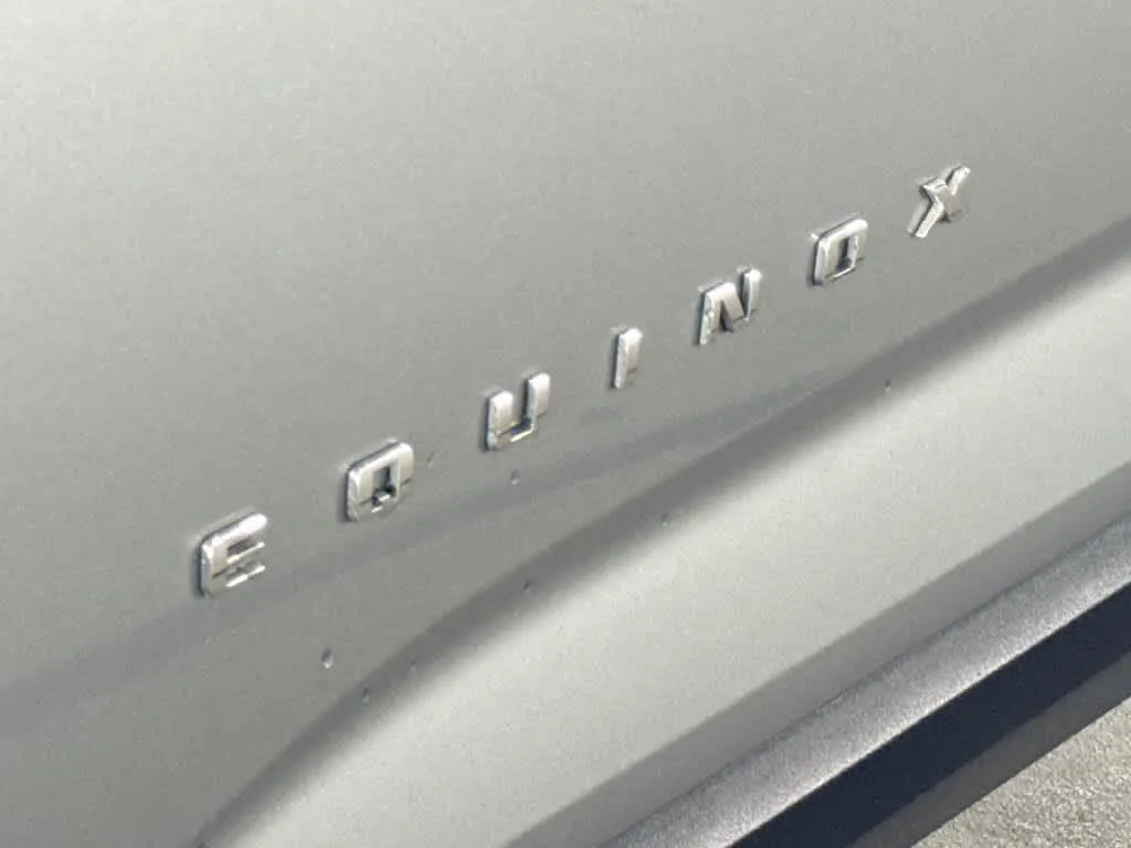 2025 Chevrolet Equinox FWD LT photo 10