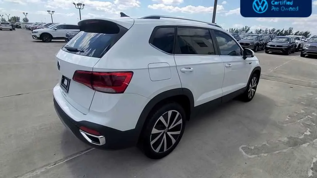 2024 Volkswagen Taos SE photo 8