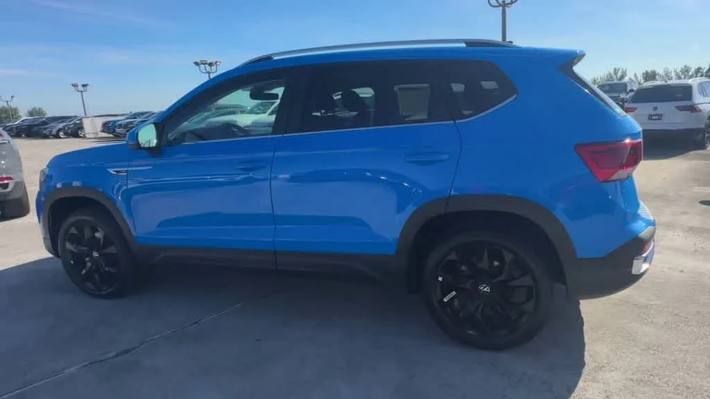 2024 Volkswagen Taos SE photo 5