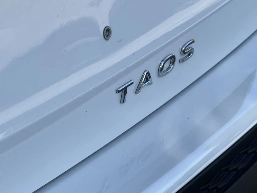 2026 Volkswagen Taos SE photo 10
