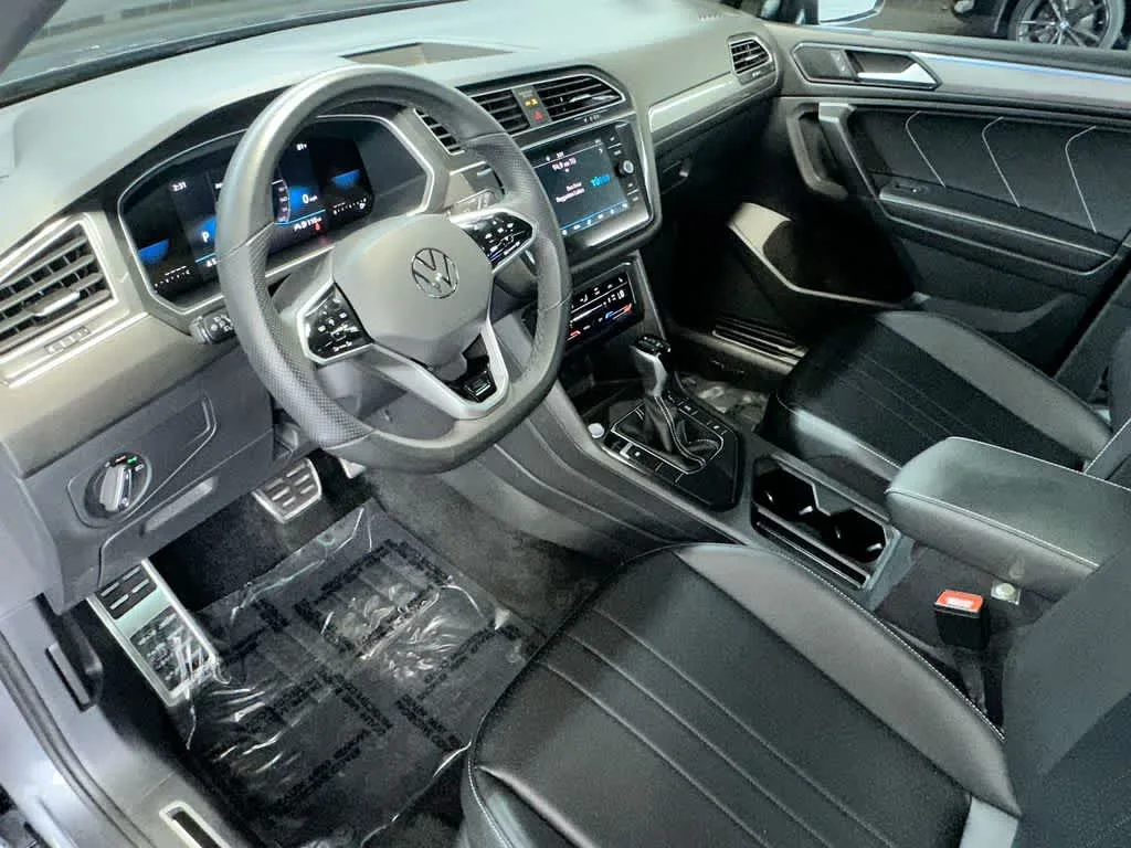 2024 Volkswagen Tiguan SE R-Line Black photo 13