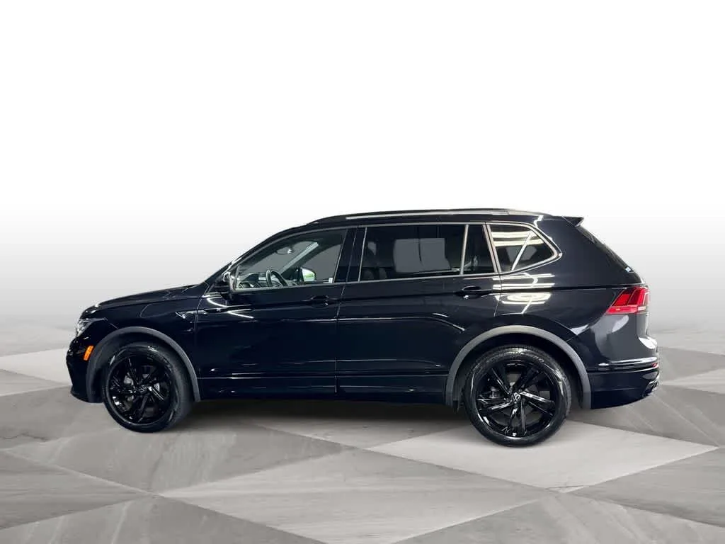 2023 Volkswagen Tiguan SE R-Line Black photo 5