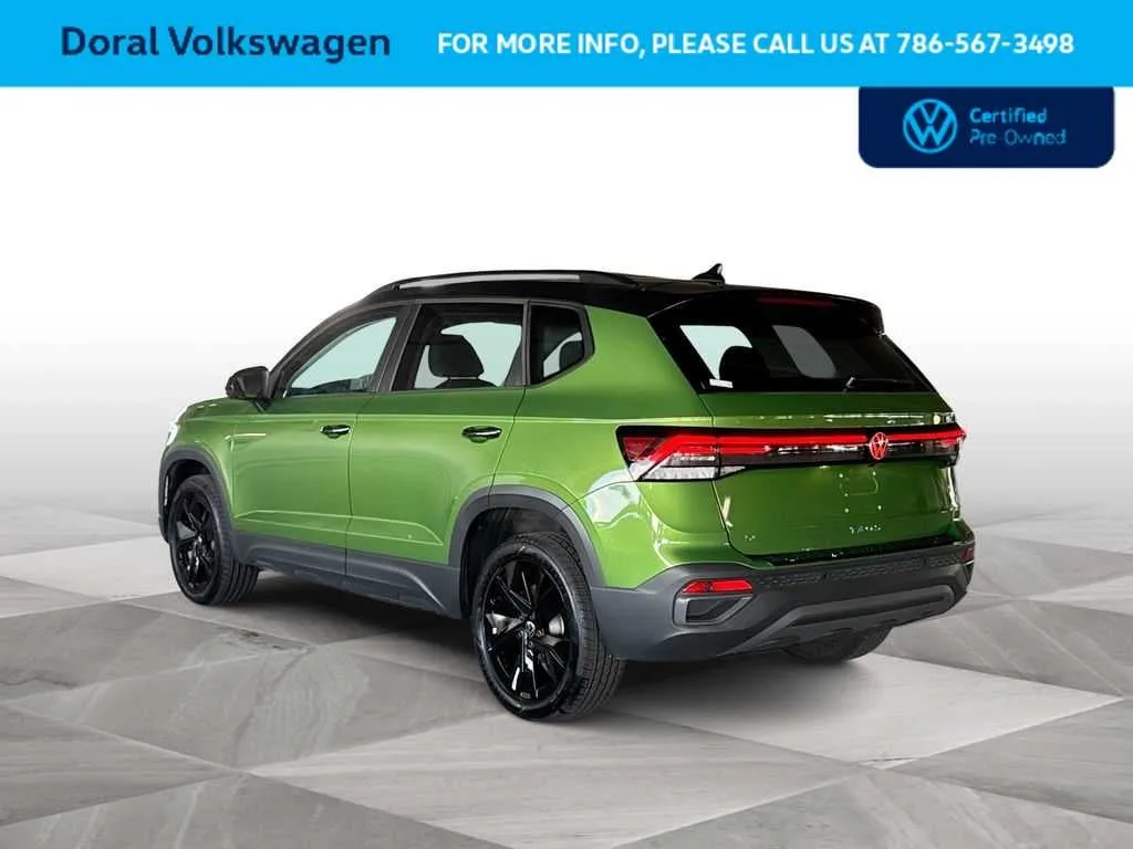 2025 Volkswagen Taos SE Black photo 6
