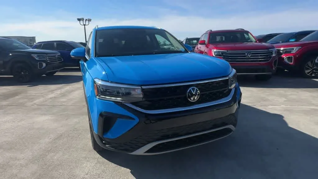 2024 Volkswagen Taos SE photo 3