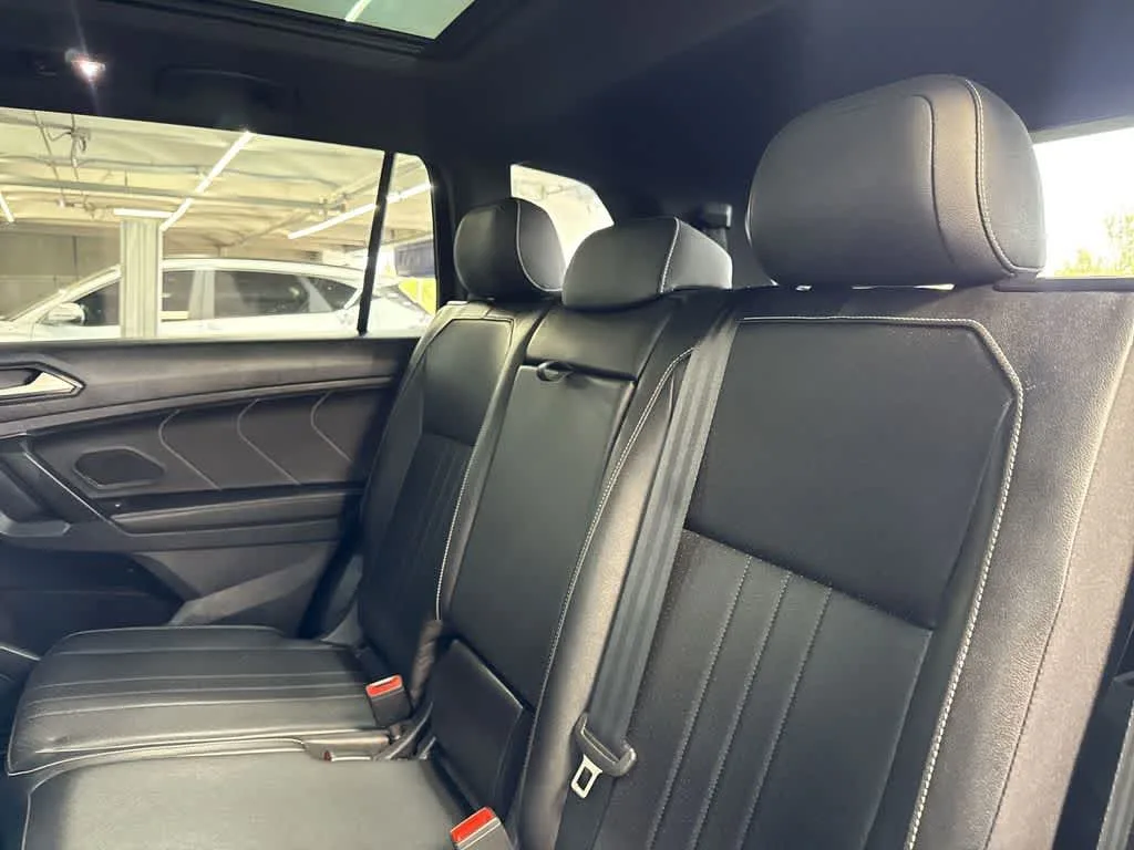 2023 Volkswagen Tiguan SE R-Line Black photo 22