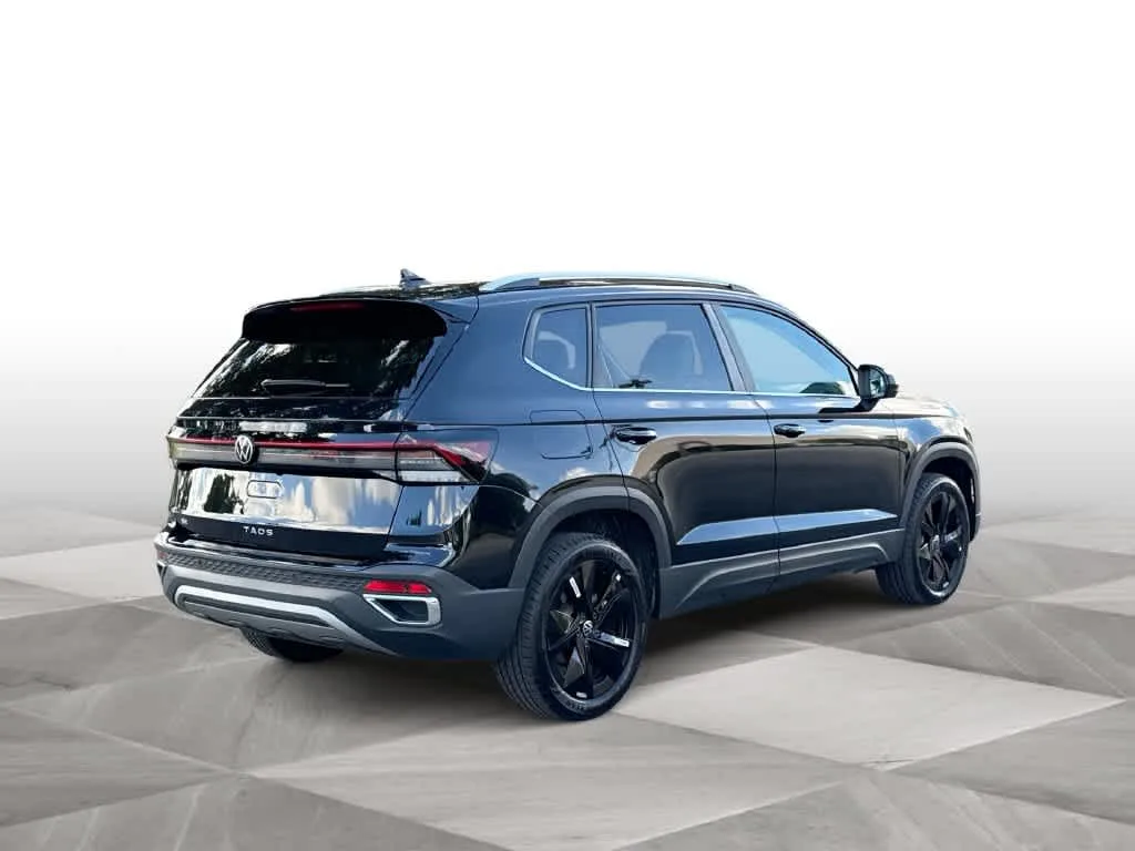 2026 Volkswagen Taos SE photo 8