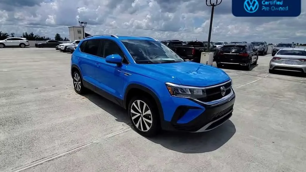 2023 Volkswagen Taos SE photo 2