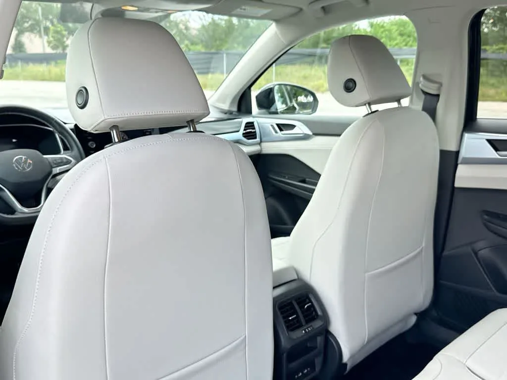 2026 Volkswagen Taos SE photo 23