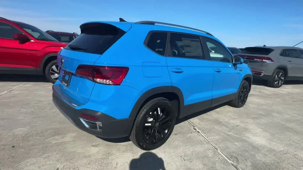 2024 Volkswagen Taos SE photo 8
