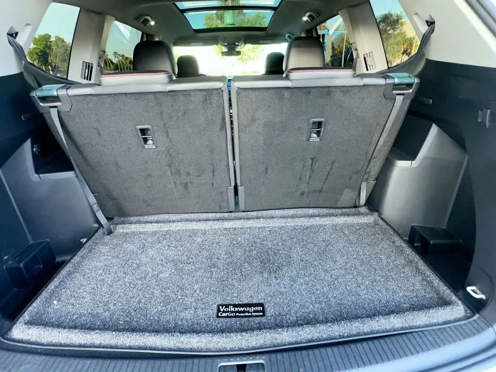 2024 Volkswagen Atlas 2.0T Peak Edition SE w/Technology photo 25