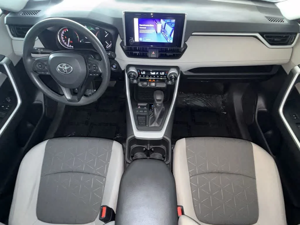 2024 Toyota RAV4 XLE photo 24