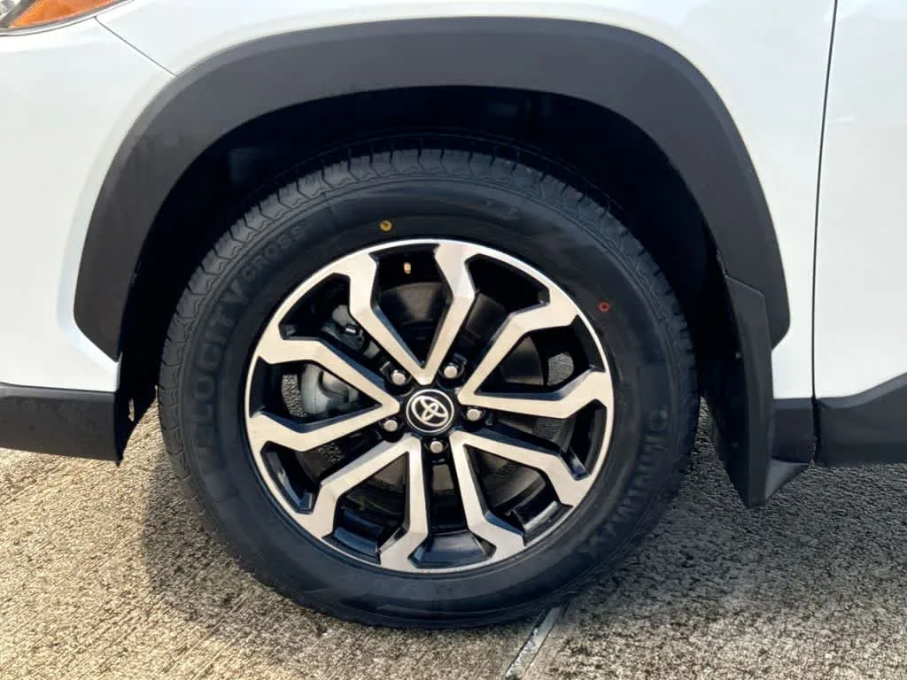 2024 Toyota Corolla Cross Hybrid SE photo 11