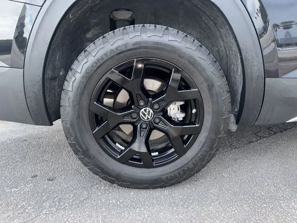 2024 Volkswagen Atlas 2.0T Peak Edition SEL photo 11