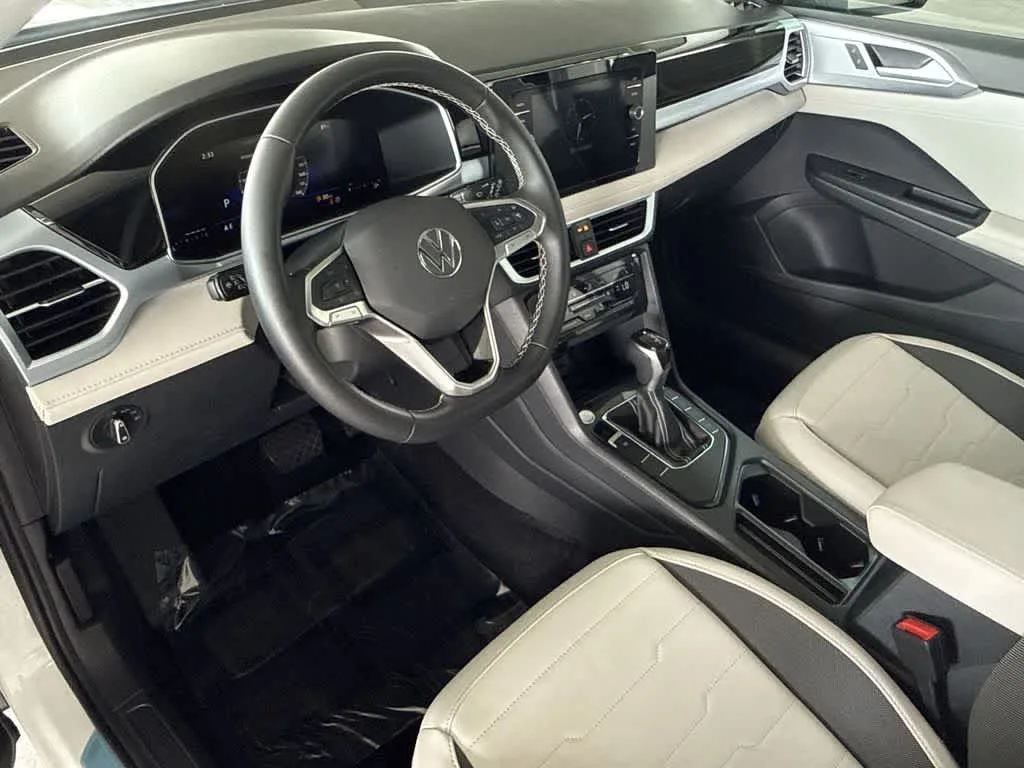 2026 Volkswagen Taos SE photo 13