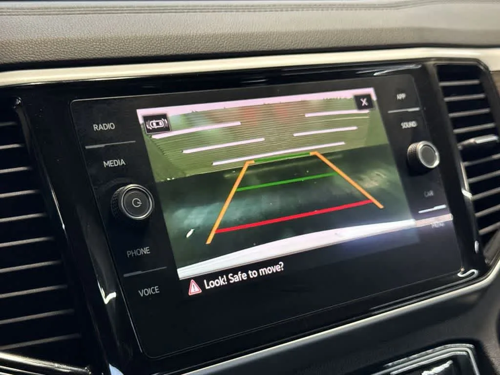 2022 Volkswagen Atlas 3.6L V6 SE w/Technology photo 17