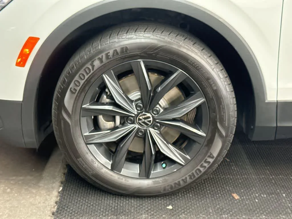 2024 Volkswagen Tiguan SE photo 11