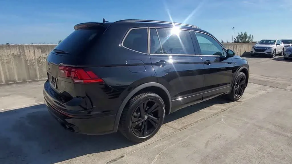 2024 Volkswagen Tiguan SE R-Line Black photo 8