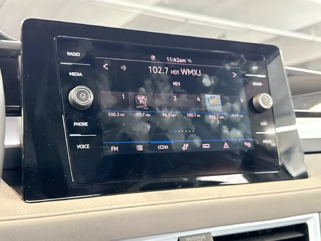 2026 Volkswagen Taos SE photo 17