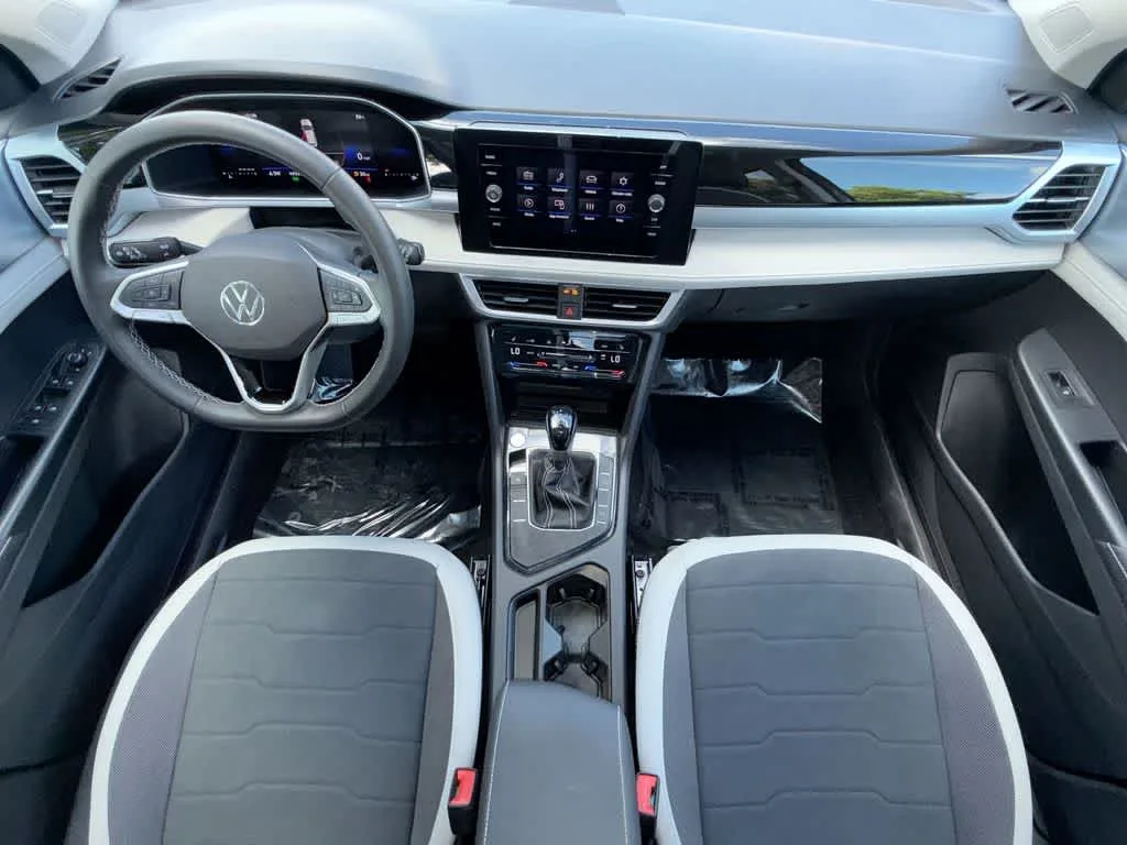 2026 Volkswagen Taos SE photo 24