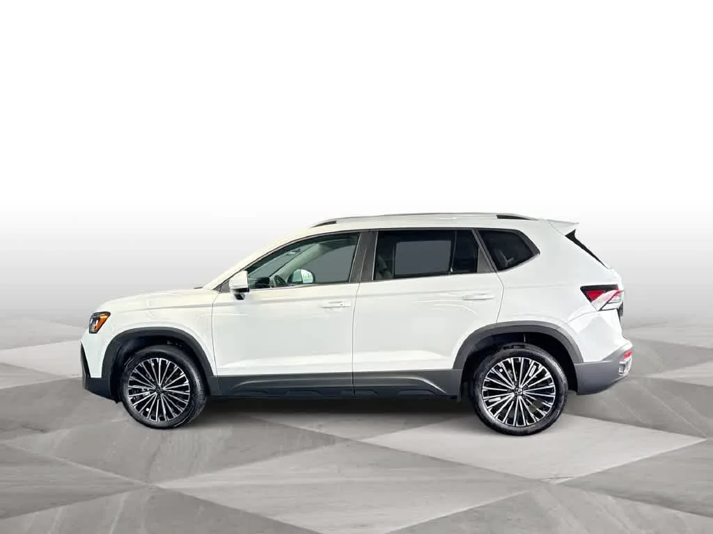 2026 Volkswagen Taos SE photo 5
