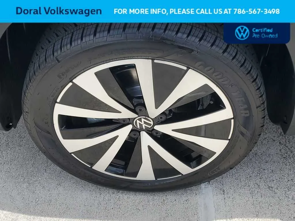 2023 Volkswagen Taos SE photo 17