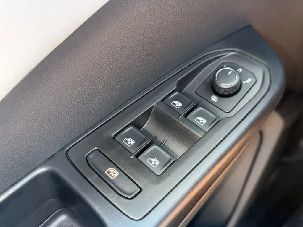 2026 Volkswagen Taos SE photo 21