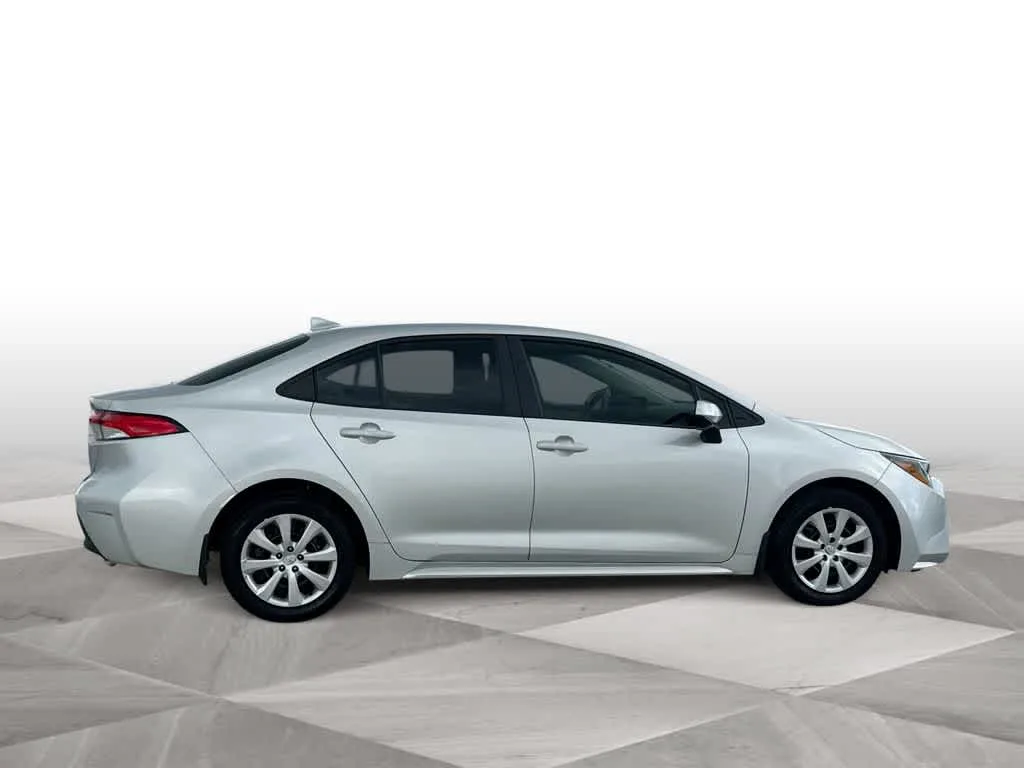 2026 Toyota Corolla LE photo 9