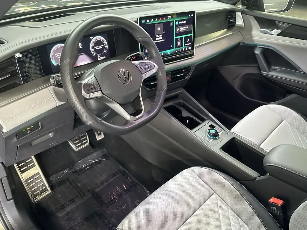 2026 Volkswagen Tiguan SE R-Line Black photo 13