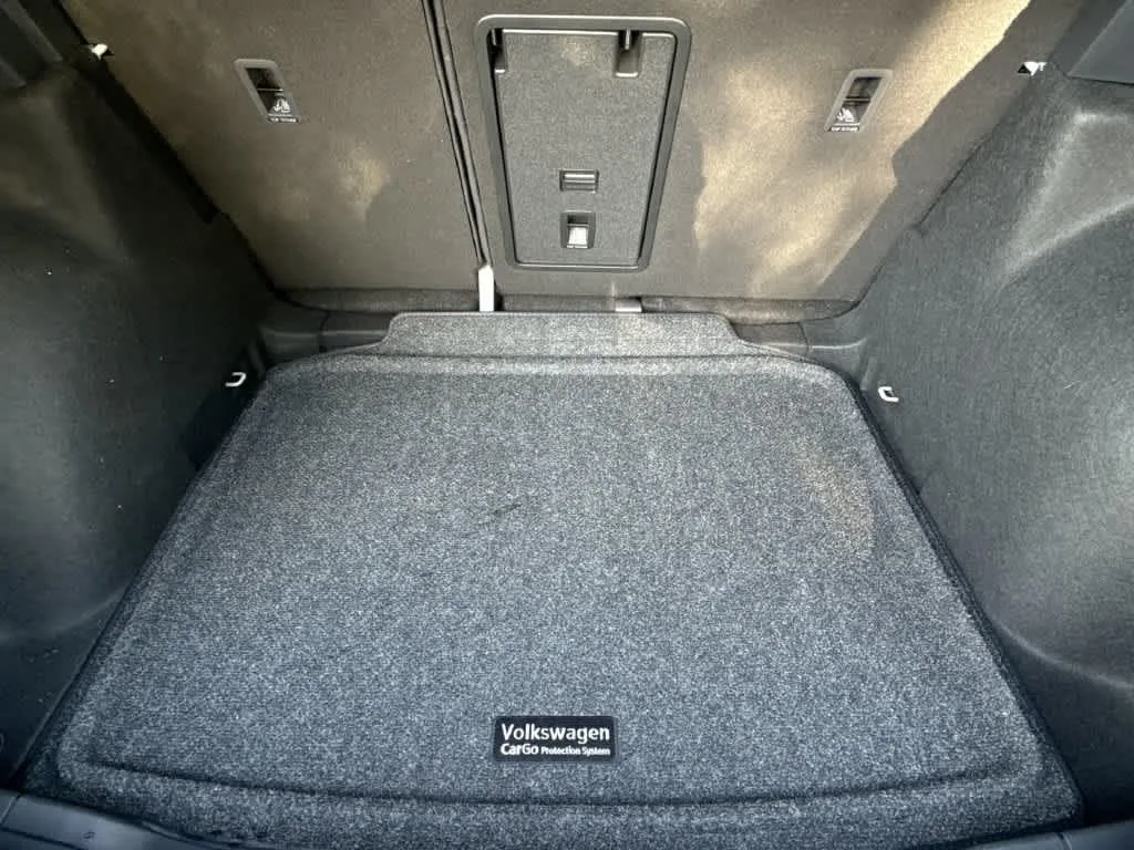 2026 Volkswagen Taos SE Black photo 25