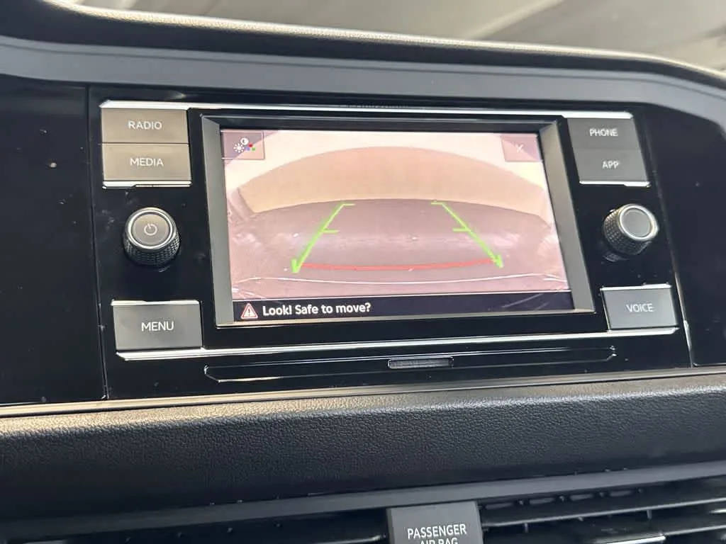 2022 Volkswagen Jetta SE photo 18