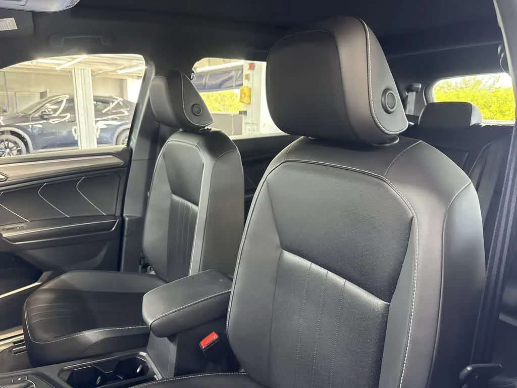 2023 Volkswagen Tiguan SE R-Line Black photo 14