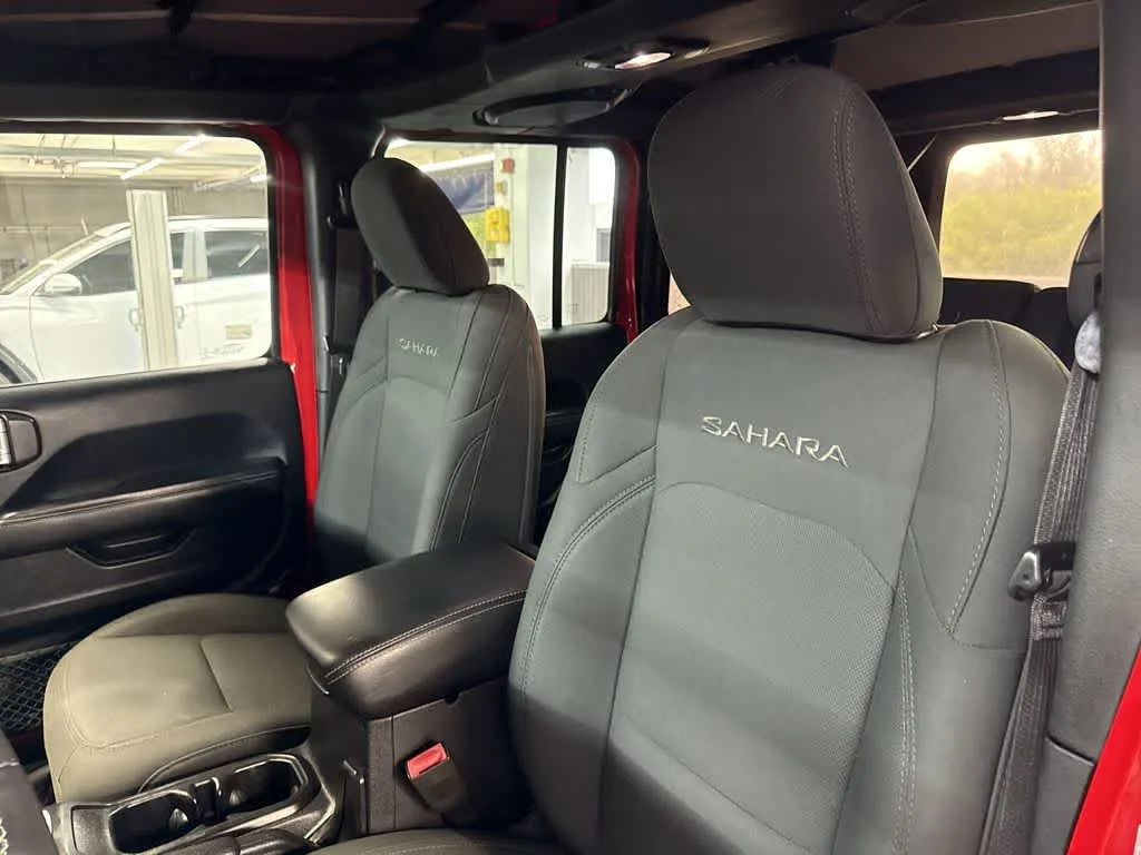 2018 Jeep Wrangler Unlimited Sahara photo 14