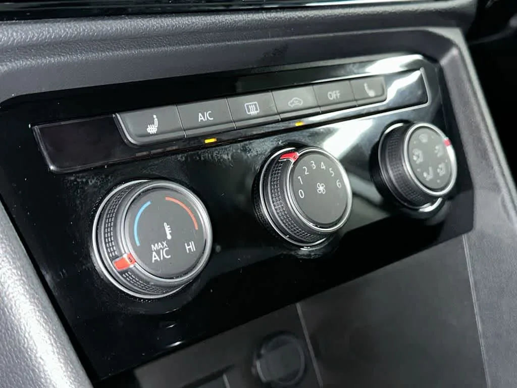 2023 Volkswagen Taos SE photo 20