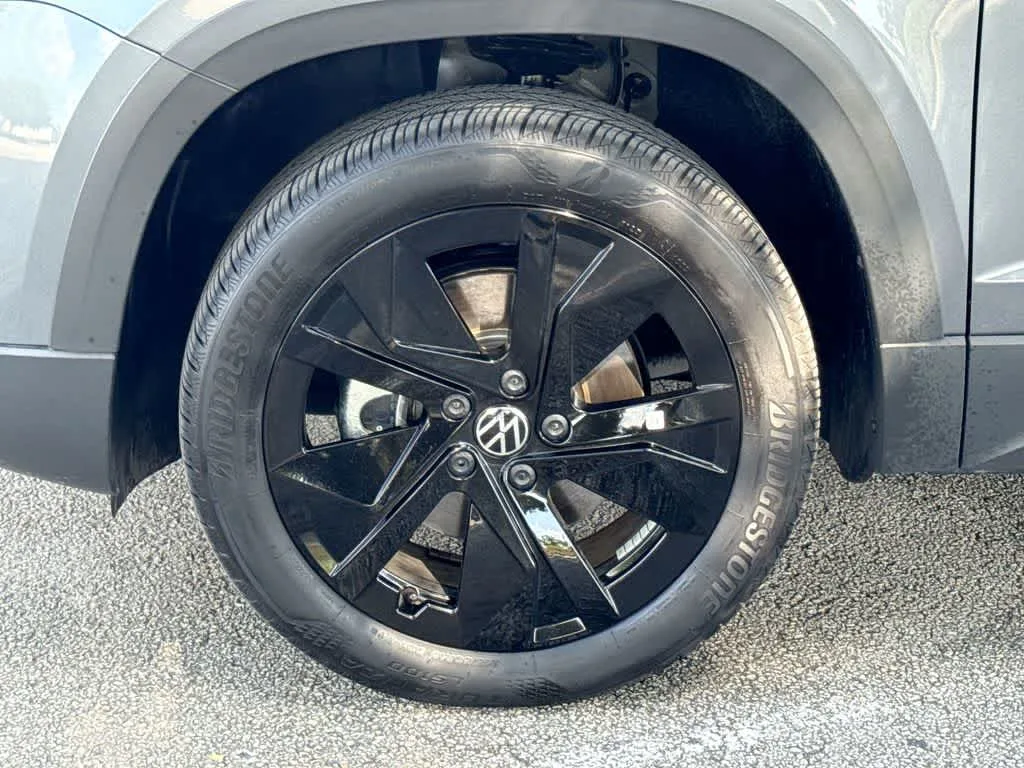 2026 Volkswagen Taos SE photo 11