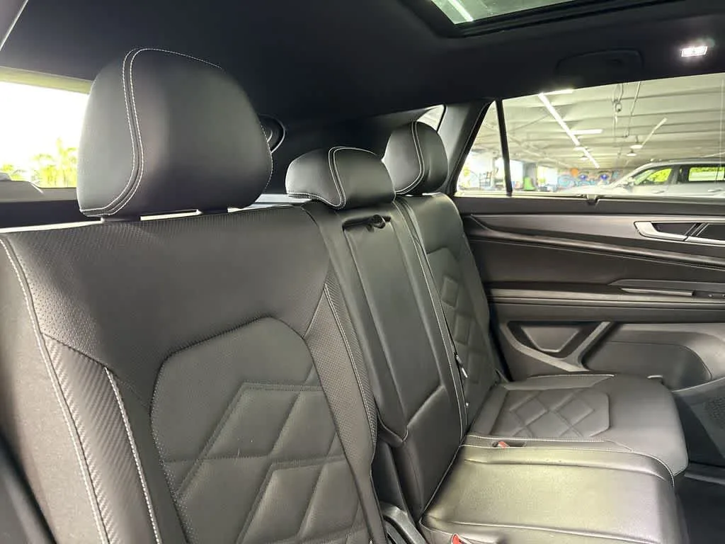 2024 Volkswagen Atlas Cross Sport 2.0T SE w/Technology photo 26