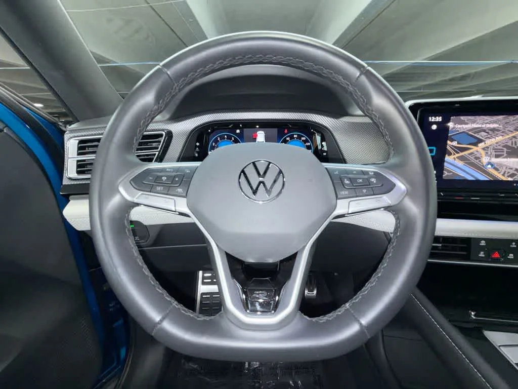 2024 Volkswagen Atlas Cross Sport 2.0T SEL Premium R-Line photo 15