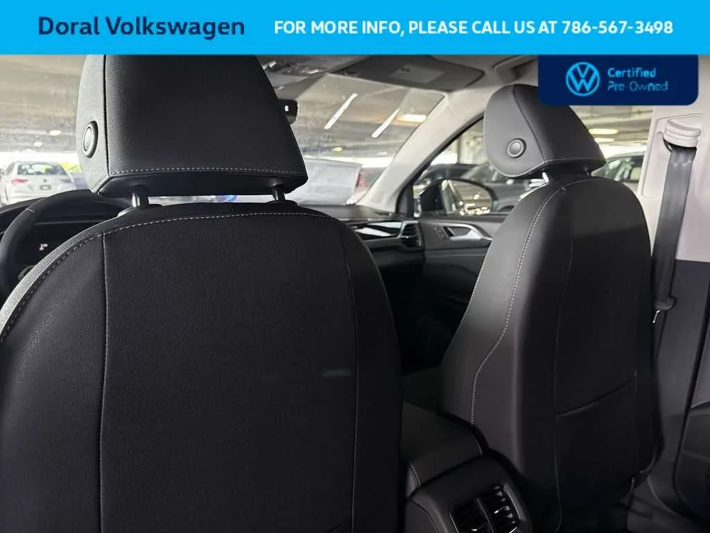 2025 Volkswagen Taos SE Black photo 19