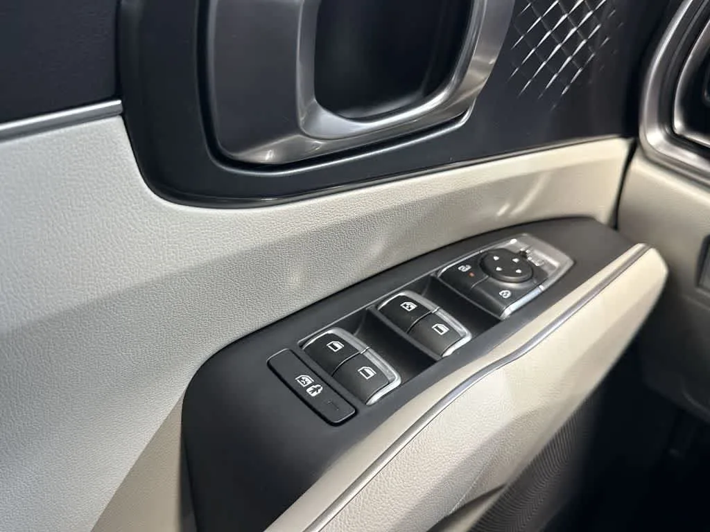 2025 Kia Sorento S photo 17