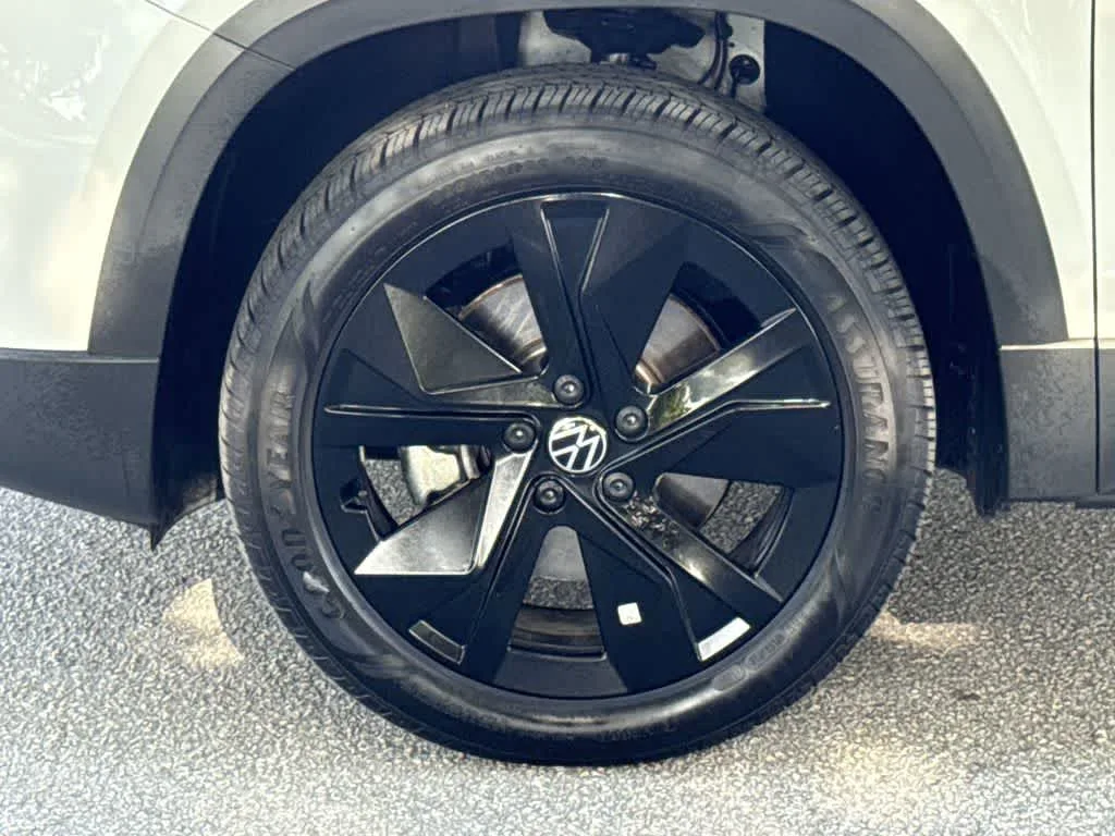 2026 Volkswagen Taos SE photo 11