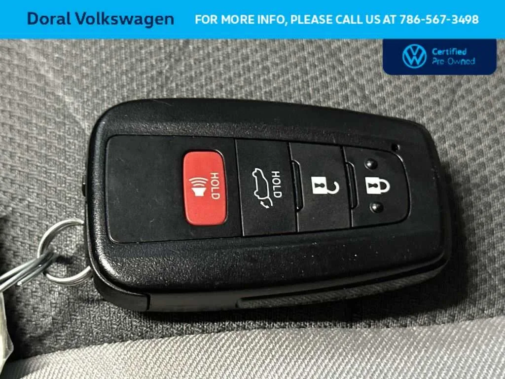 2025 Toyota RAV4 XLE photo 28