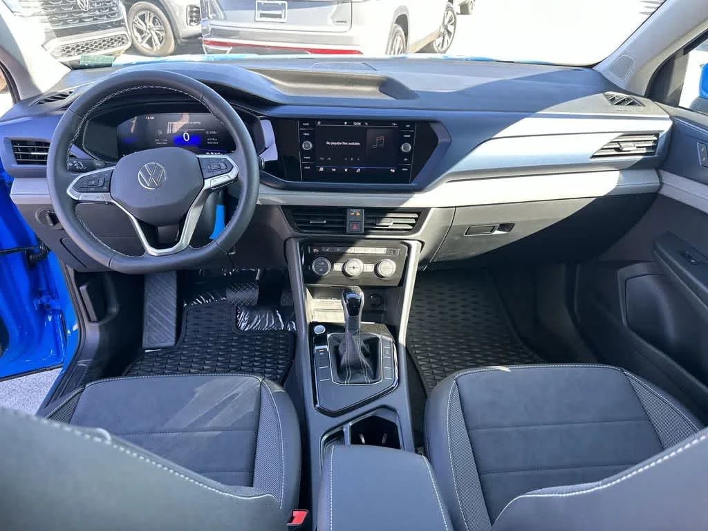 2024 Volkswagen Taos SE photo 32