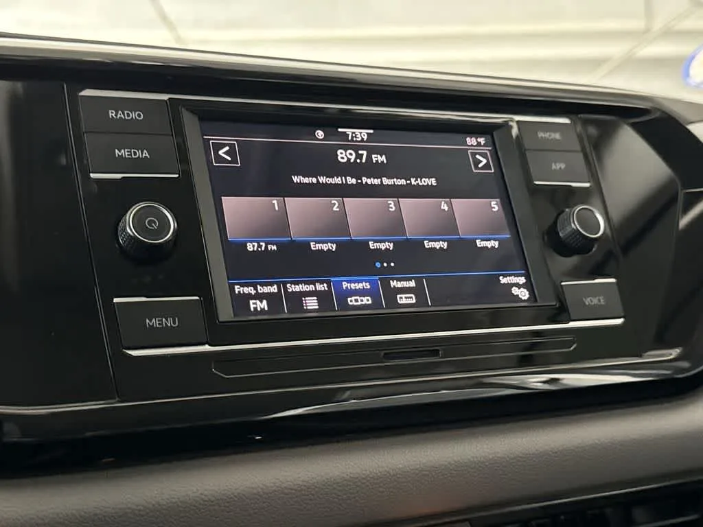 2024 Volkswagen Taos S photo 18