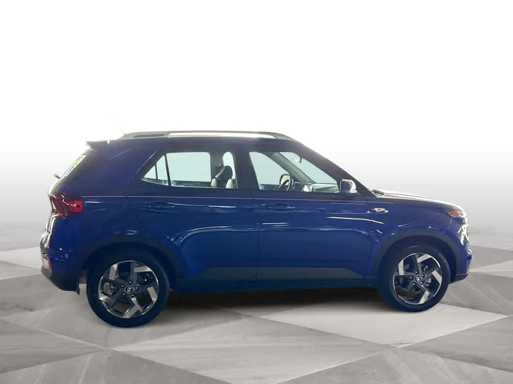 2024 Hyundai Venue Limited photo 9
