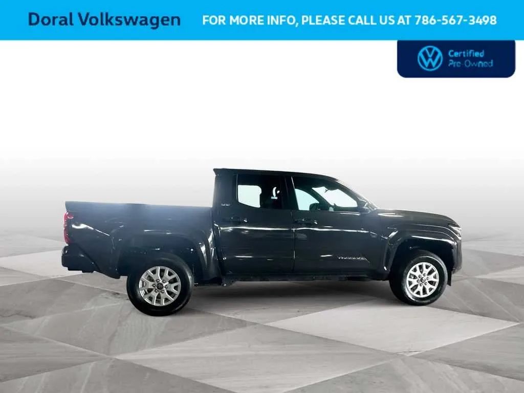 2025 Toyota Tacoma SR5 photo 9