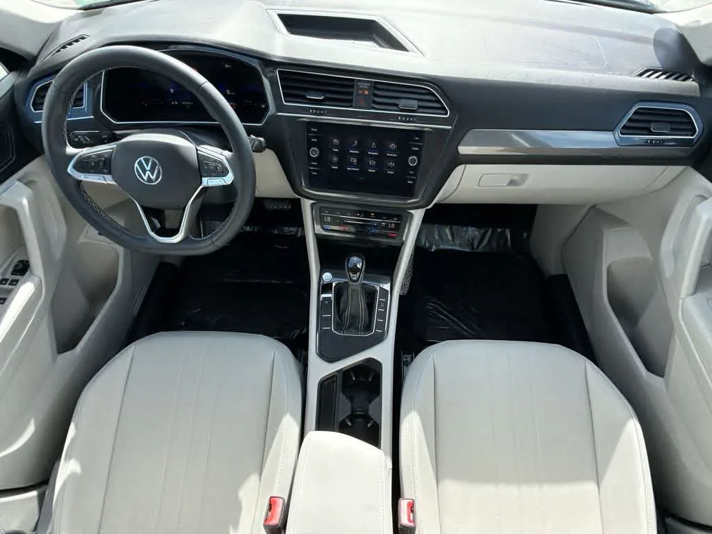 2023 Volkswagen Tiguan SE photo 24