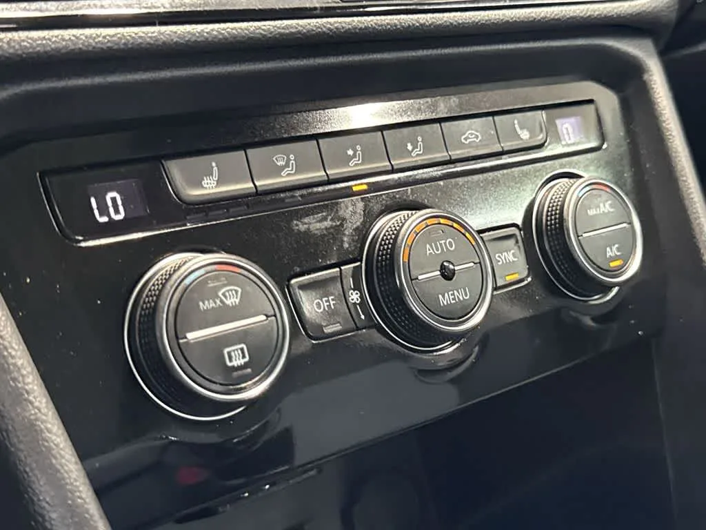 2024 Volkswagen Taos SE photo 19