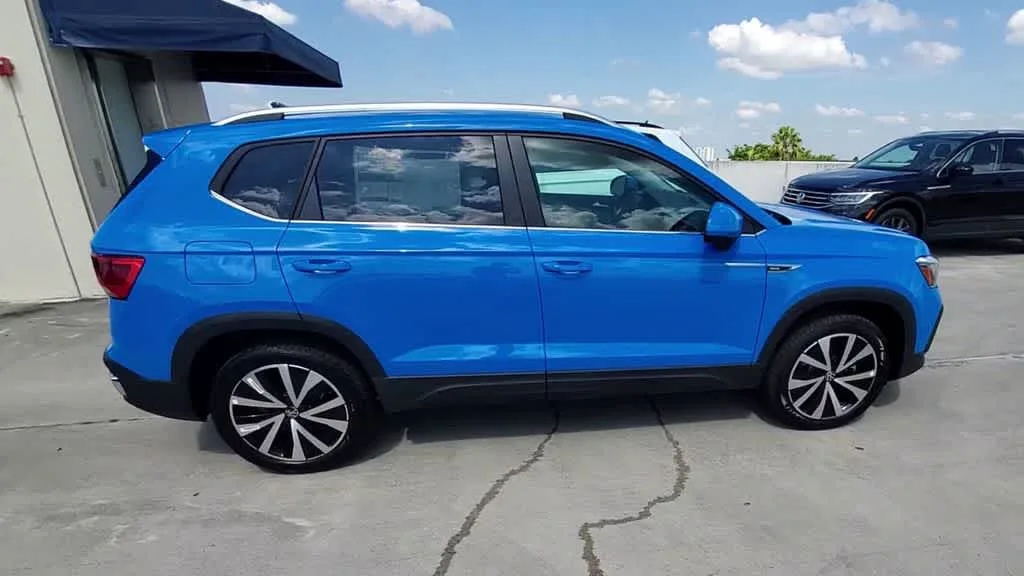 2023 Volkswagen Taos SE photo 9