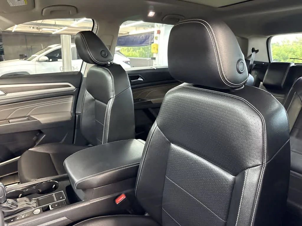2022 Volkswagen Atlas 3.6L V6 SE w/Technology photo 13