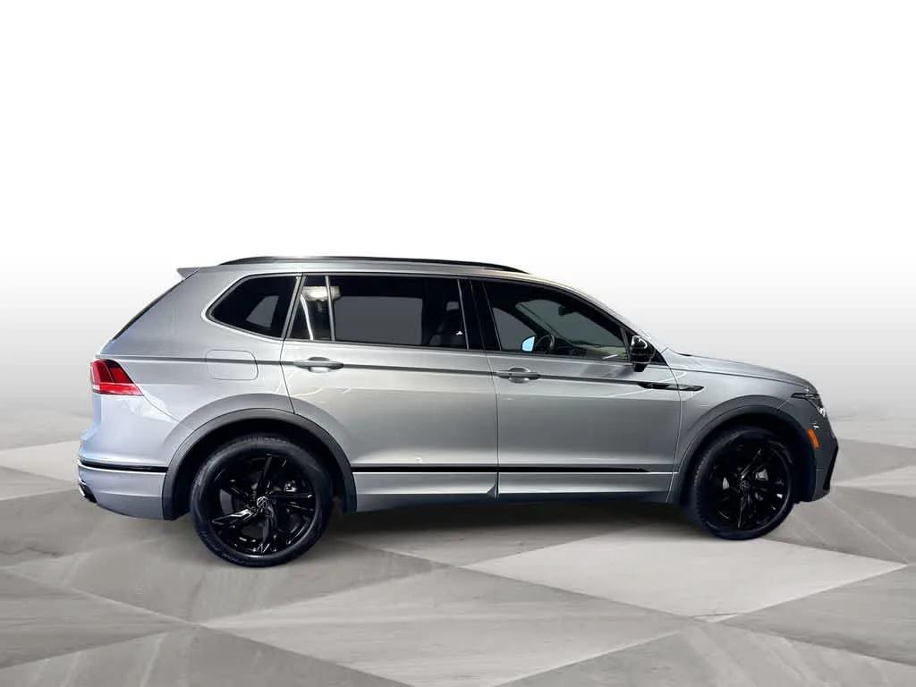 2024 Volkswagen Tiguan SE R-Line Black photo 9