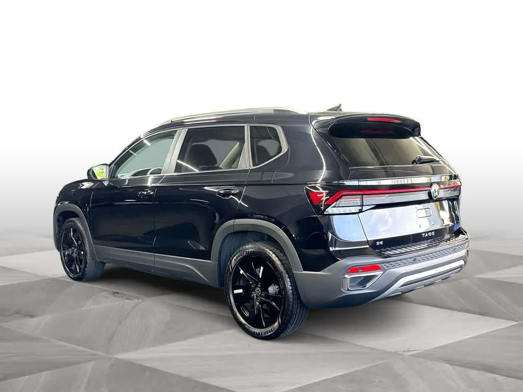 2026 Volkswagen Taos SE photo 6